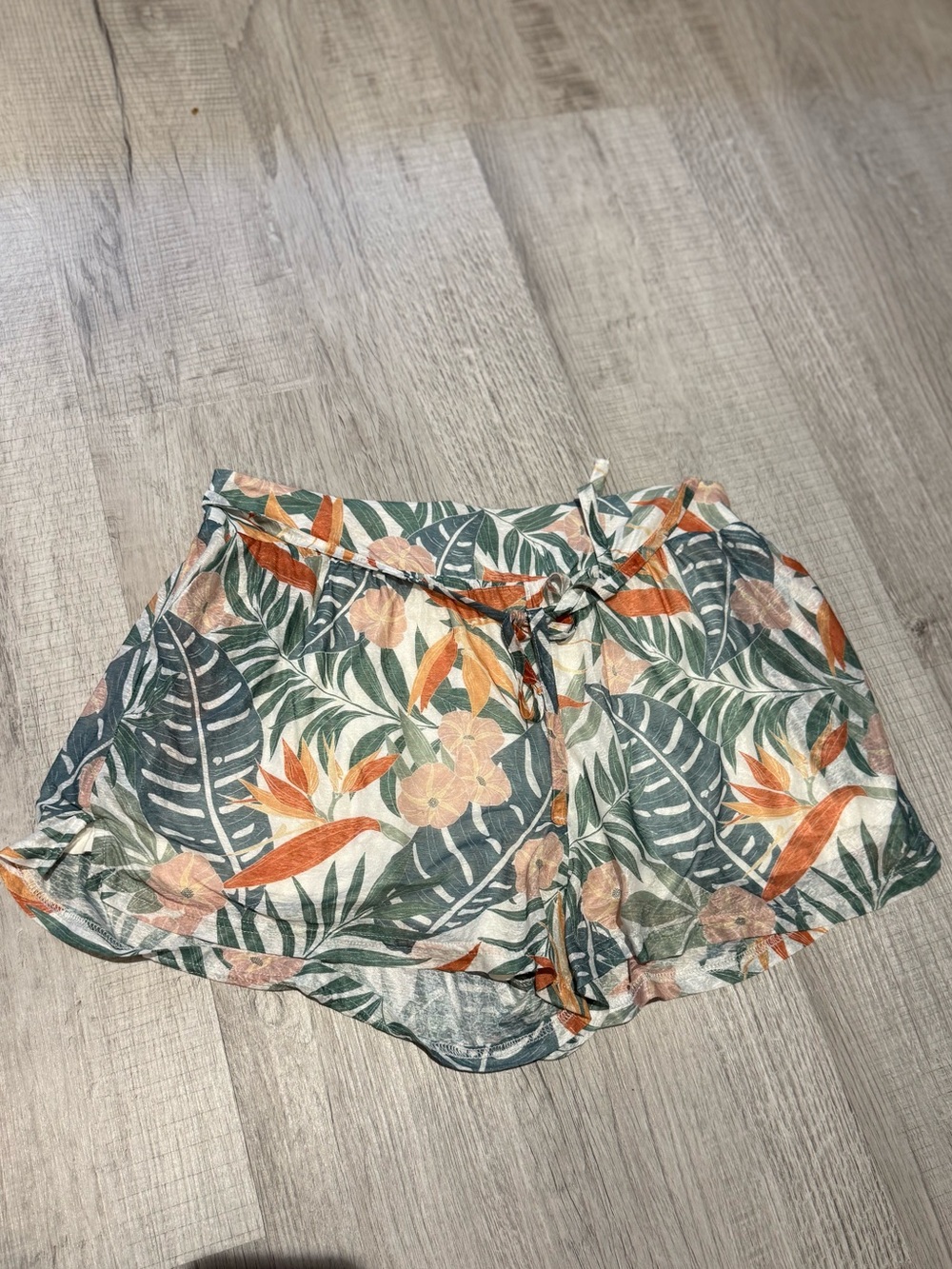 Women's Molly Bracken Silk Tropical Shorts Size M